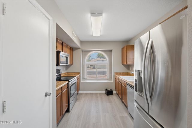 11904 N 76th Lane, Peoria, AZ 85345