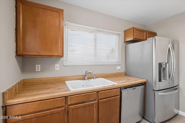 11904 N 76th Lane, Peoria, AZ 85345