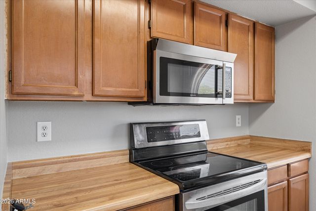 11904 N 76th Lane, Peoria, AZ 85345