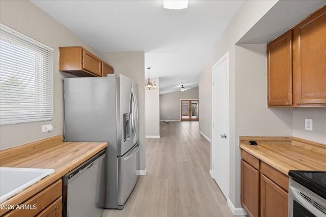 11904 N 76th Lane, Peoria, AZ 85345