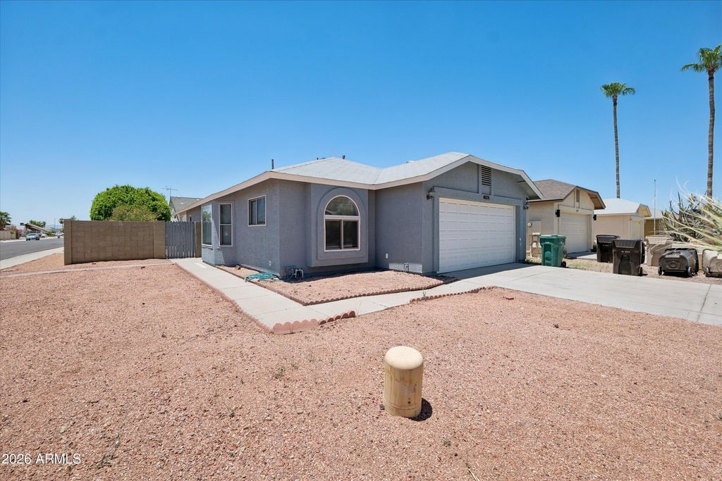 11904 N 76th Lane, Peoria, AZ 85345