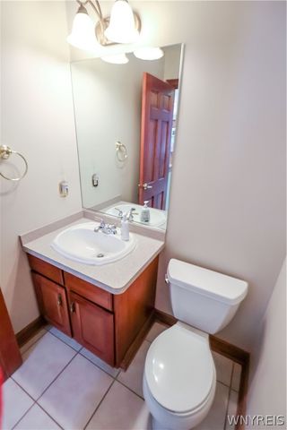 5511 Old Lake Shore Road, Hamburg, NY 14085
