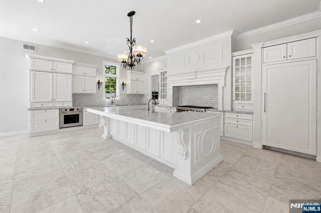 80 Church Street, Alpine, NJ 07620