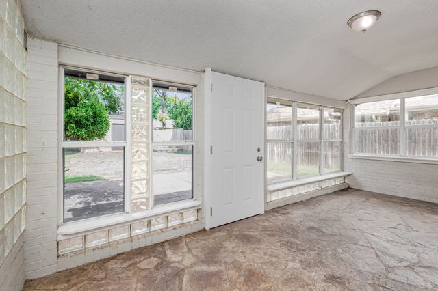 736 Springhill Drive, Hurst, TX 76054