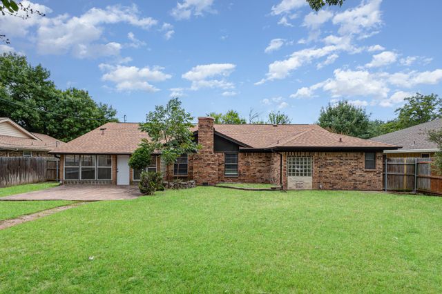 736 Springhill Drive, Hurst, TX 76054