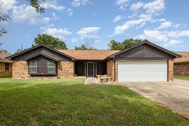 736 Springhill Drive, Hurst, TX 76054