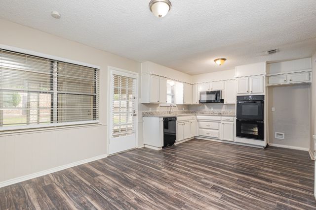 736 Springhill Drive, Hurst, TX 76054