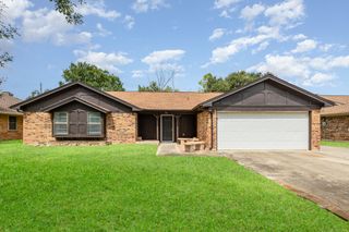 736 Springhill Drive, Hurst, TX 76054