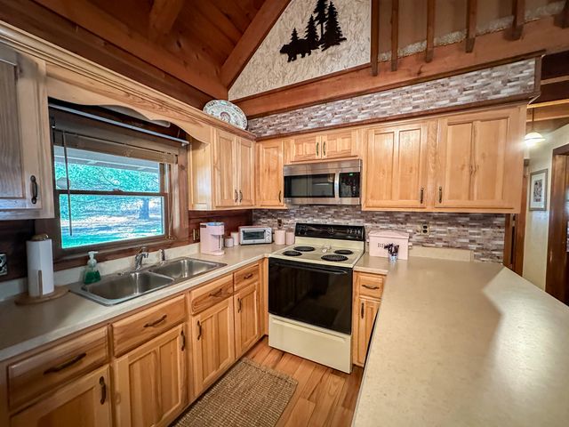 766 Old Flat Lick School Road, Flat Lick, KY 40935