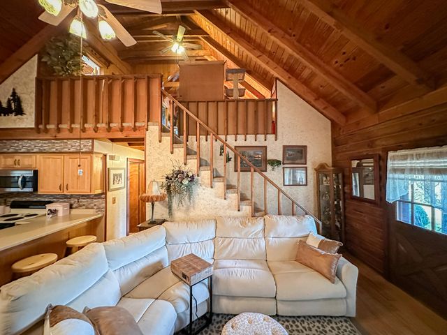 766 Old Flat Lick School Road, Flat Lick, KY 40935