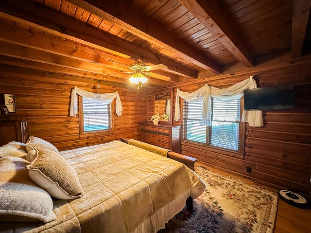 766 Old Flat Lick School Road, Flat Lick, KY 40935