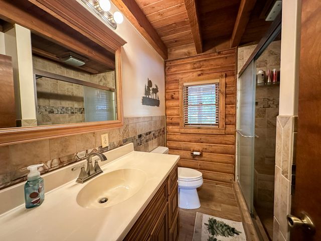 766 Old Flat Lick School Road, Flat Lick, KY 40935