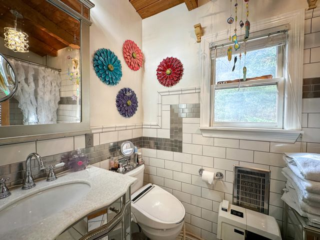 766 Old Flat Lick School Road, Flat Lick, KY 40935