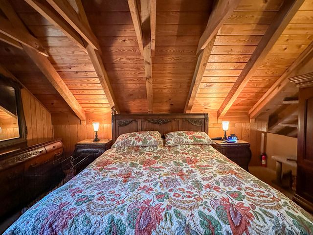 766 Old Flat Lick School Road, Flat Lick, KY 40935