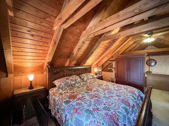 766 Old Flat Lick School Road, Flat Lick, KY 40935