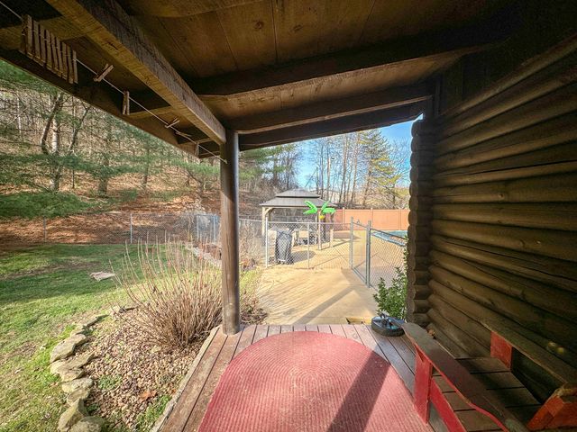 766 Old Flat Lick School Road, Flat Lick, KY 40935