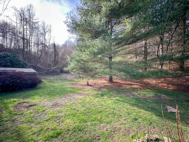 766 Old Flat Lick School Road, Flat Lick, KY 40935