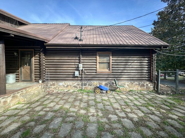 766 Old Flat Lick School Road, Flat Lick, KY 40935