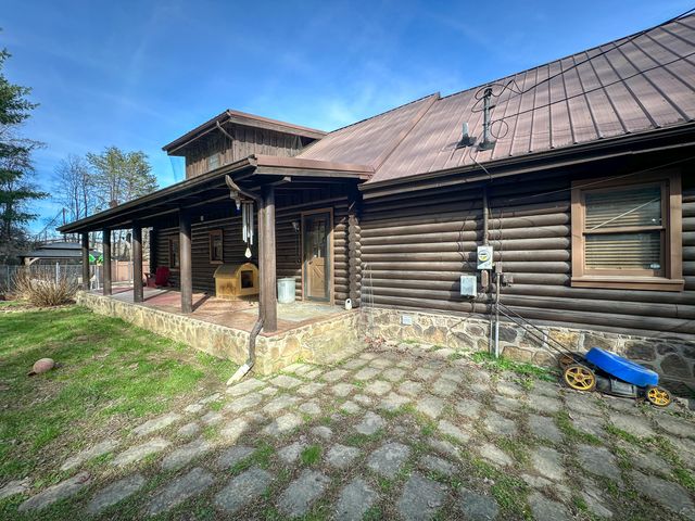 766 Old Flat Lick School Road, Flat Lick, KY 40935