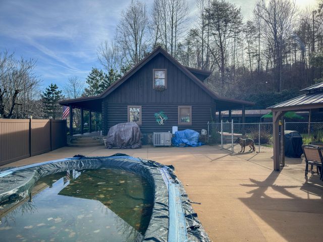 766 Old Flat Lick School Road, Flat Lick, KY 40935