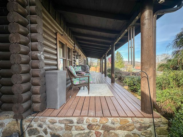 766 Old Flat Lick School Road, Flat Lick, KY 40935