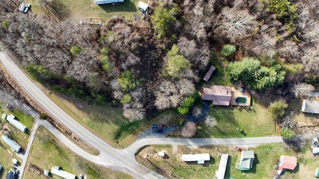 766 Old Flat Lick School Road, Flat Lick, KY 40935