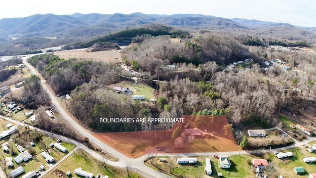 766 Old Flat Lick School Road, Flat Lick, KY 40935