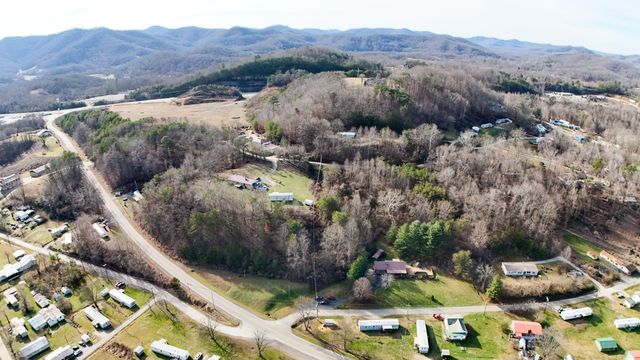 766 Old Flat Lick School Road, Flat Lick, KY 40935