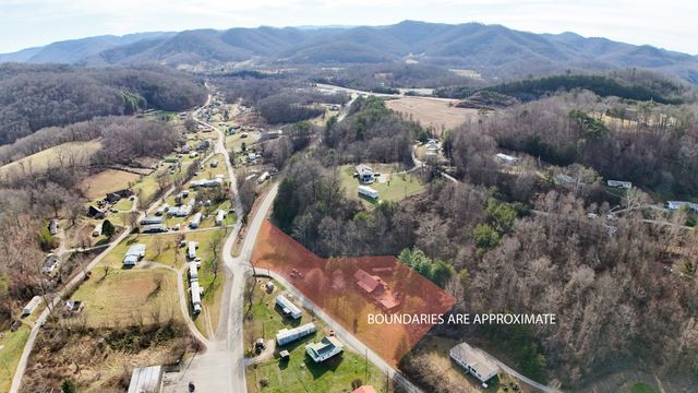 766 Old Flat Lick School Road, Flat Lick, KY 40935