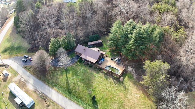 766 Old Flat Lick School Road, Flat Lick, KY 40935