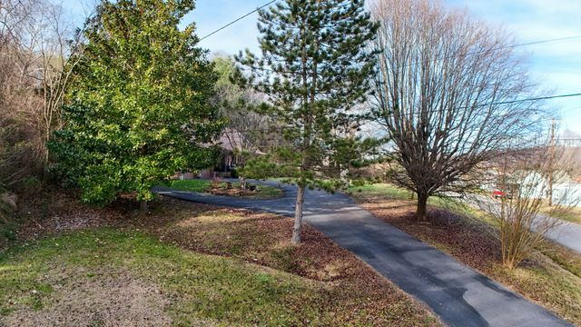 766 Old Flat Lick School Road, Flat Lick, KY 40935