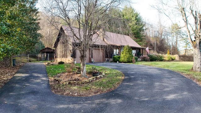 766 Old Flat Lick School Road, Flat Lick, KY 40935