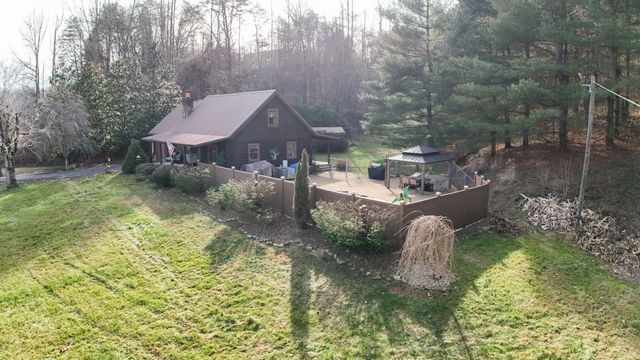 766 Old Flat Lick School Road, Flat Lick, KY 40935