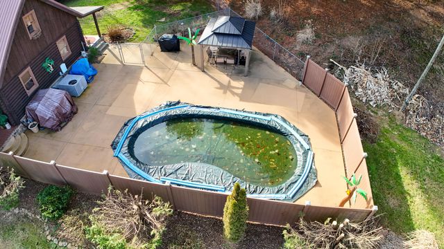 766 Old Flat Lick School Road, Flat Lick, KY 40935