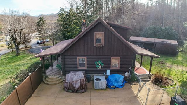 766 Old Flat Lick School Road, Flat Lick, KY 40935