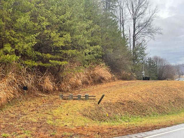 766 Old Flat Lick School Road, Flat Lick, KY 40935