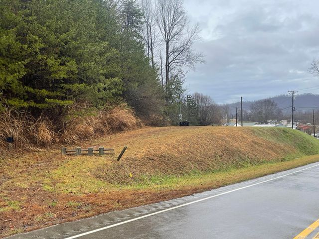 766 Old Flat Lick School Road, Flat Lick, KY 40935