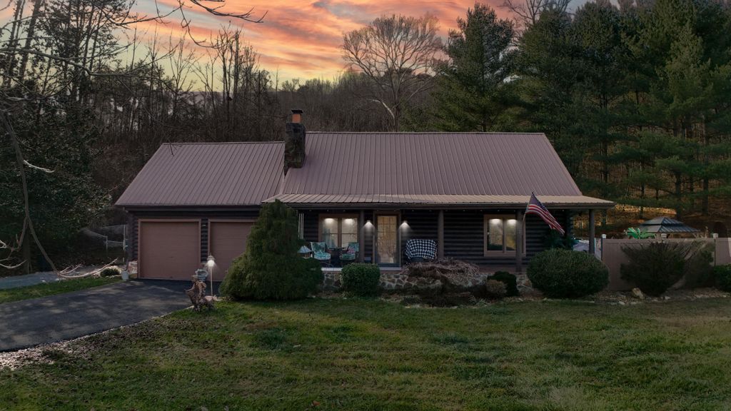 766 Old Flat Lick School Road, Flat Lick, KY 40935