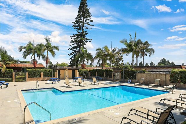 23496 Los Adornos, Aliso Viejo, CA 92656