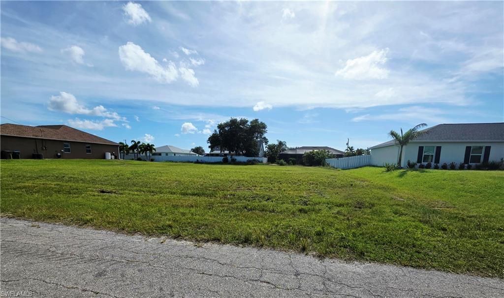Image 2 of property listing at 1216 NW 14th PL, Cape Coral, FL 33993