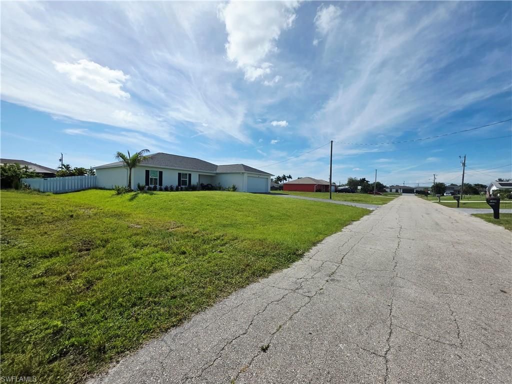 Image 4 of property listing at 1216 NW 14th PL, Cape Coral, FL 33993