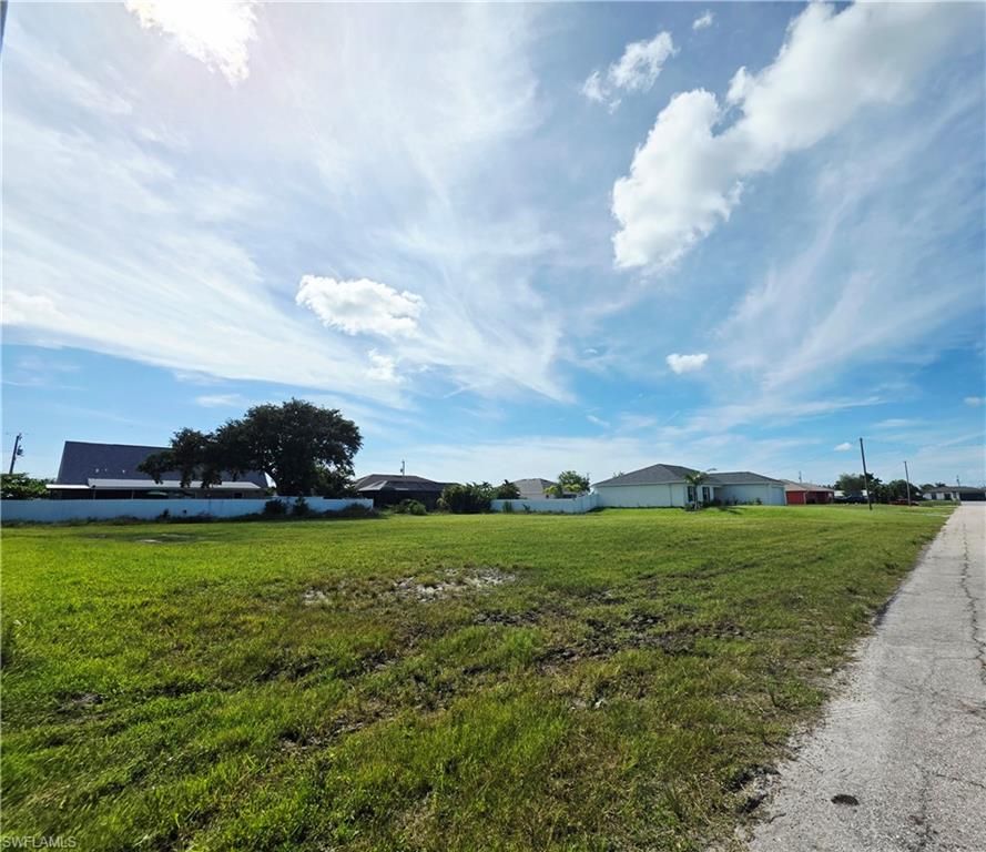 Image 6 of property listing at 1216 NW 14th PL, Cape Coral, FL 33993