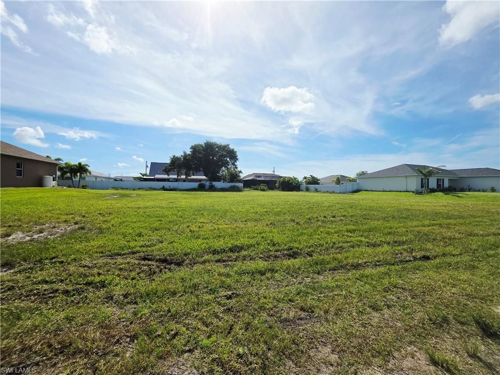 Image 7 of property listing at 1216 NW 14th PL, Cape Coral, FL 33993