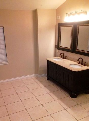 1111 N Houston Street, Royse City, TX 75189