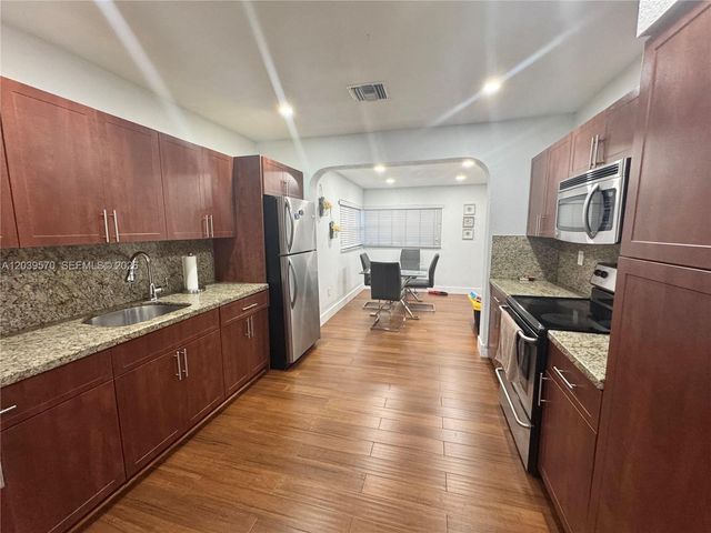 3010 N 73rd Ave, Hollywood, FL 33024