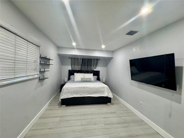 3010 N 73rd Ave, Hollywood, FL 33024
