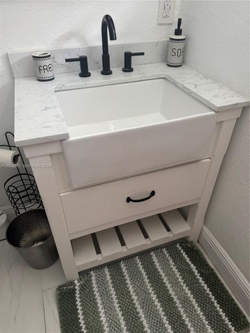 3010 N 73rd Ave, Hollywood, FL 33024