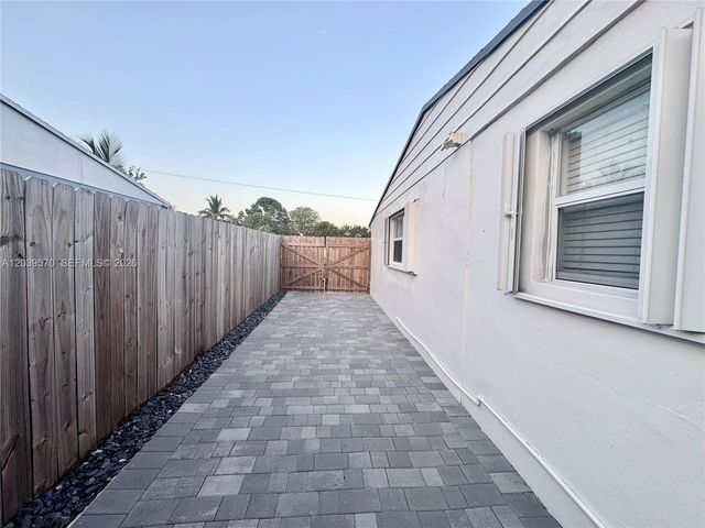 3010 N 73rd Ave, Hollywood, FL 33024
