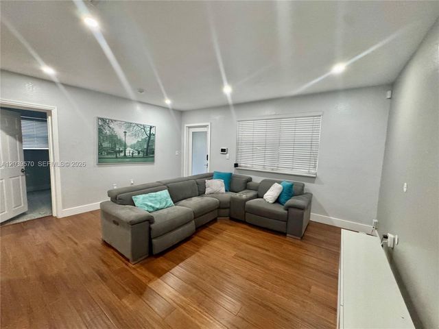 3010 N 73rd Ave, Hollywood, FL 33024