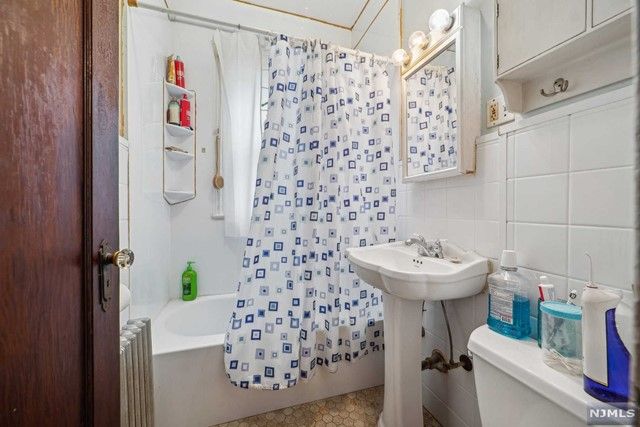 438 Harrison Avenue, Lodi, NJ 07644